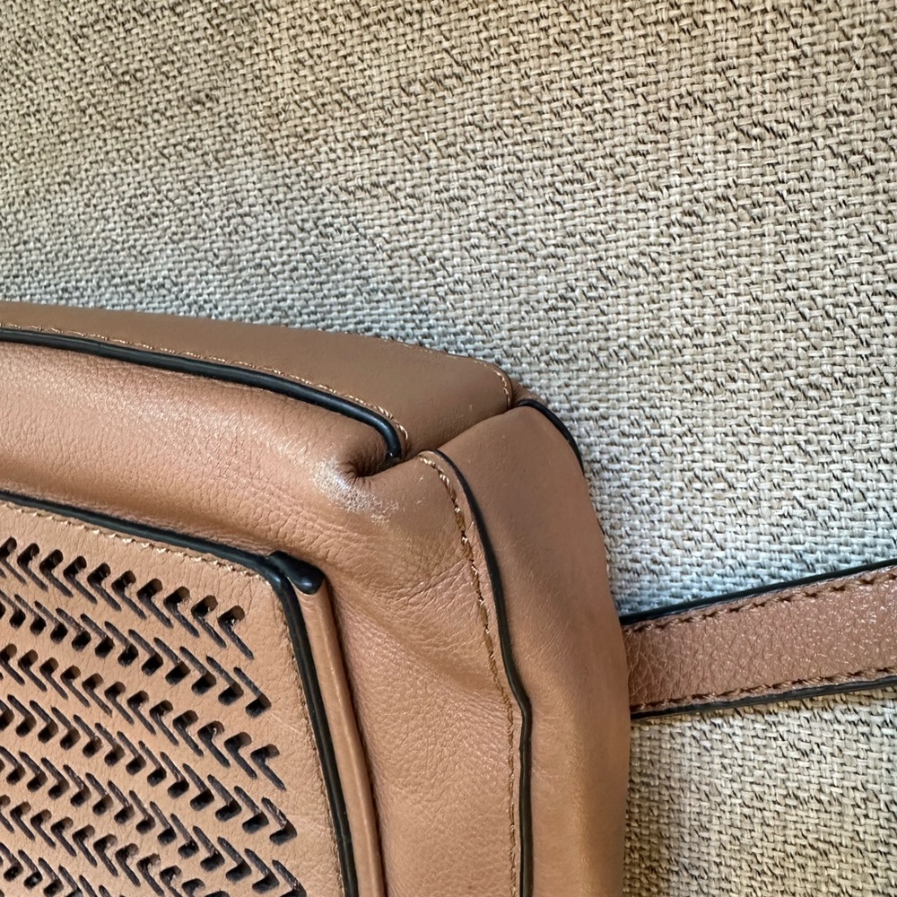 Tommy Bahama Cedros Brown Leather Crossbody Bag, perfect for travel! - Picture 12 of 12